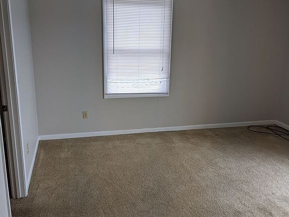 2nd image of 1002 Hartwell Dr APT 1