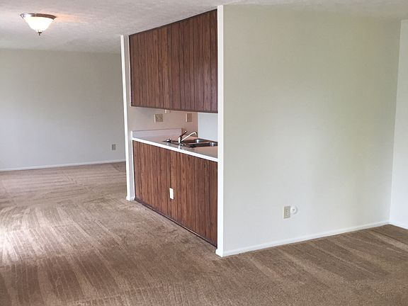 3rd image of 5608 Troy Villa Blvd