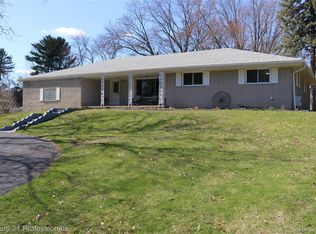 650 Longford Dr, Rochester Hills, MI 48309