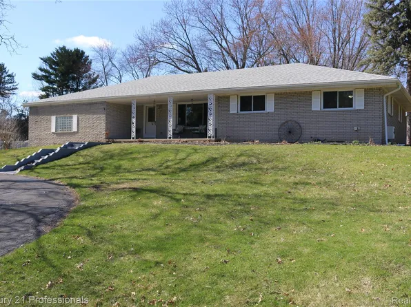 650 Longford Dr, Rochester Hills, MI 48309