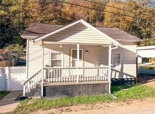 1677 Copperas Fork Rd, Holden, WV 25625