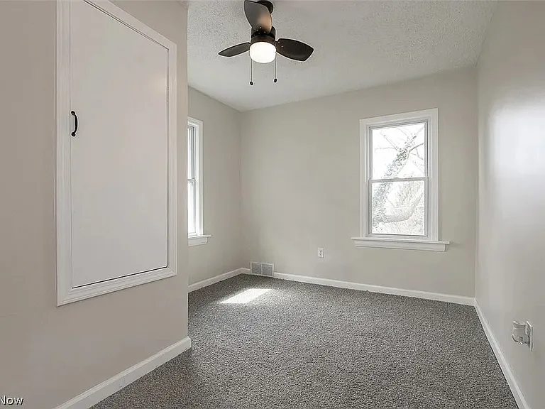 1184 Niagara Ave — Photo 14