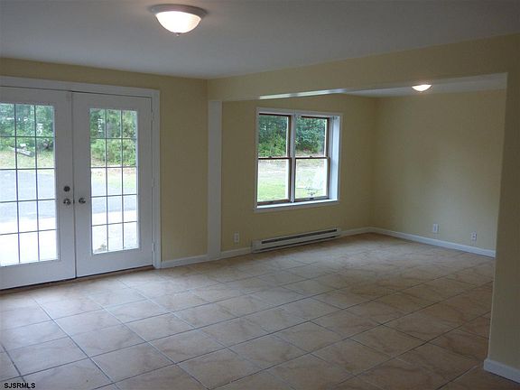 2nd image of 101 Oakbourne Ave