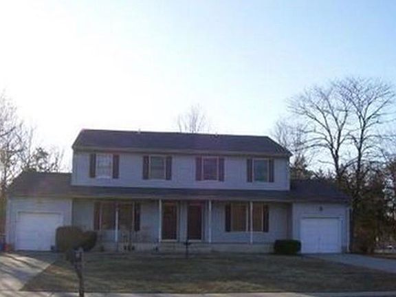Street view- left side of the duplex is for rent.