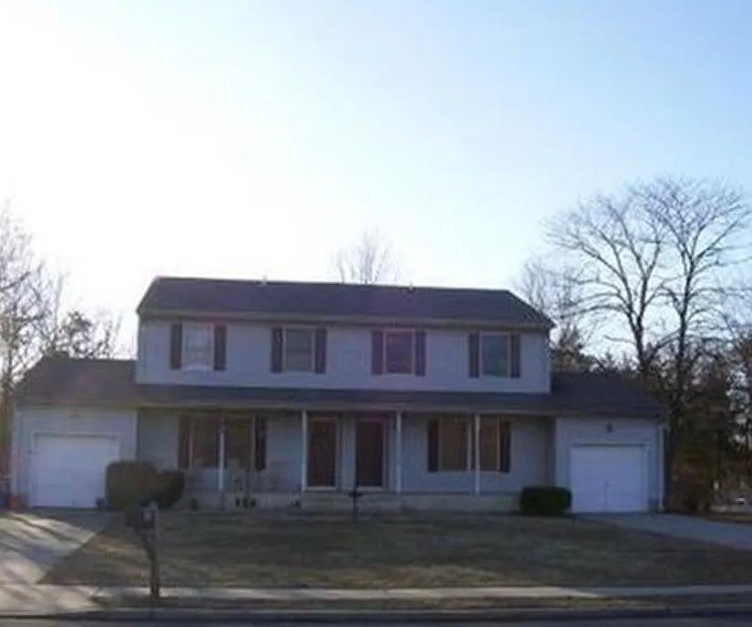 Street view- left side of the duplex is for rent.