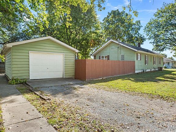4th image of 305 W Wilson Ave