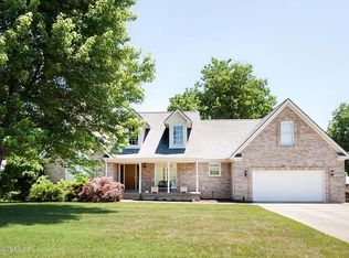 338 Blarney Ln, Louisville, KY 40229