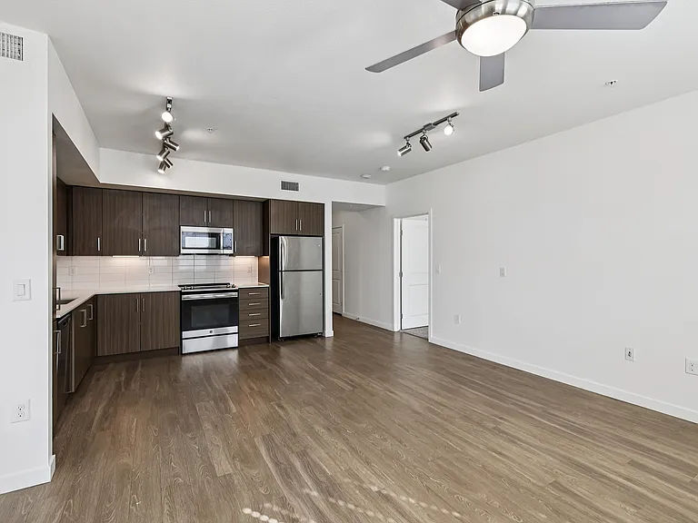Castile Apartments — Photo 41