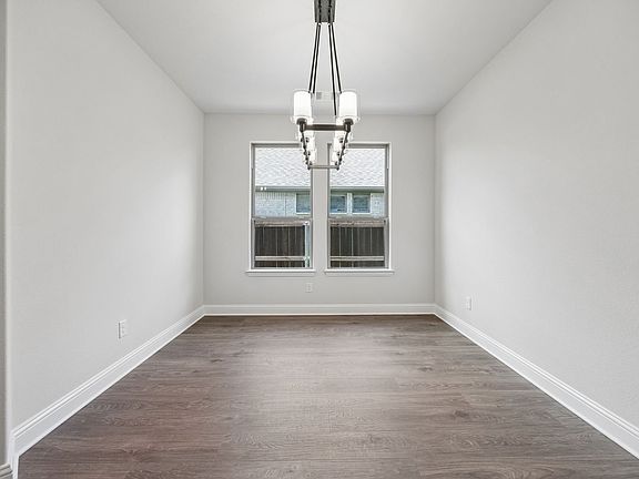 5th image of 4341 Addison St