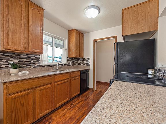 5th image of 606 Wales Dr