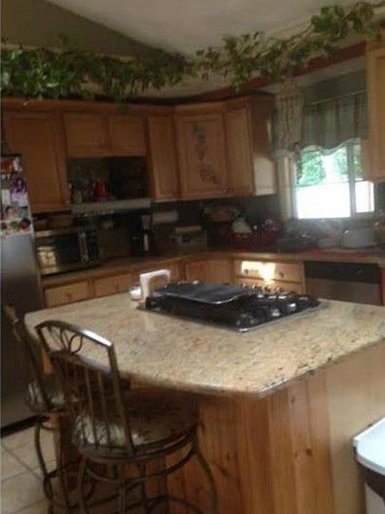 2nd image of 174 Lake Garden Dr