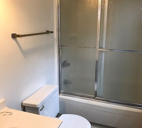 5th image of 558 W 5th St