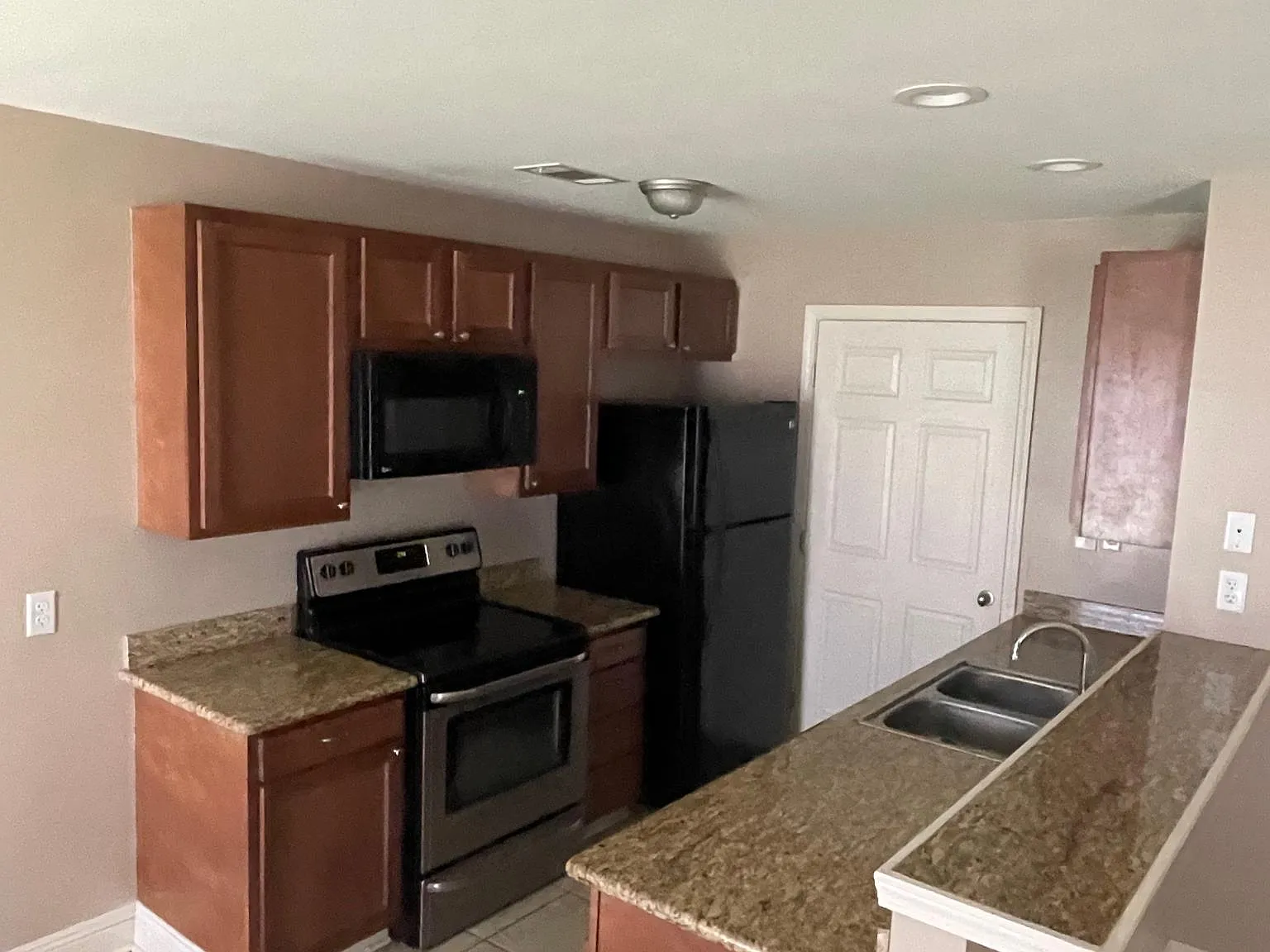 14022 Country Manor Ln — Photo 2