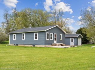 6093 Old State Rd, North Branch, MI 48461