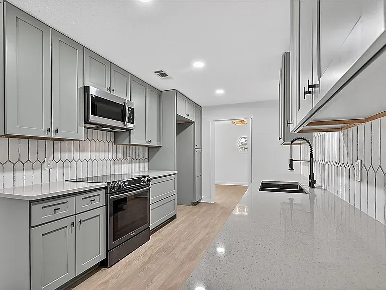 2321 Merrimac Dr — Photo 6