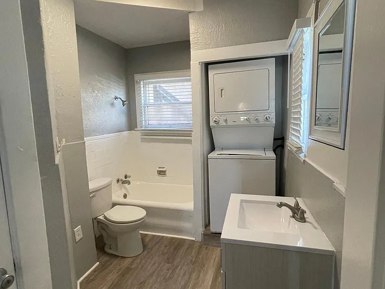 109 S 5th Ave — Photo 12