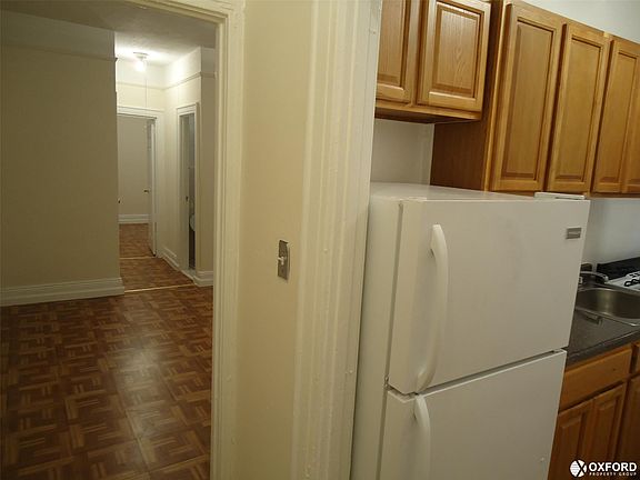 4th image of 3313 Crescent St APT 3R