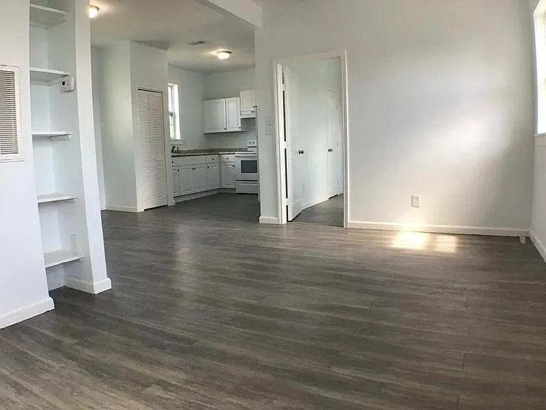 2823 Avenue K — Photo 7
