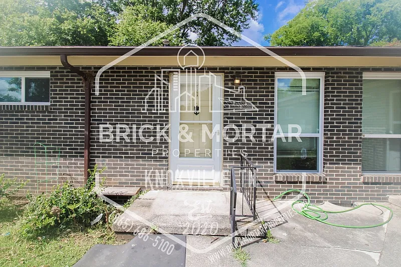 2 bed, 1.0 bath, 875 sqft, $1,295 — Photo 1