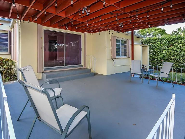 1015 Cortez St — Photo 30