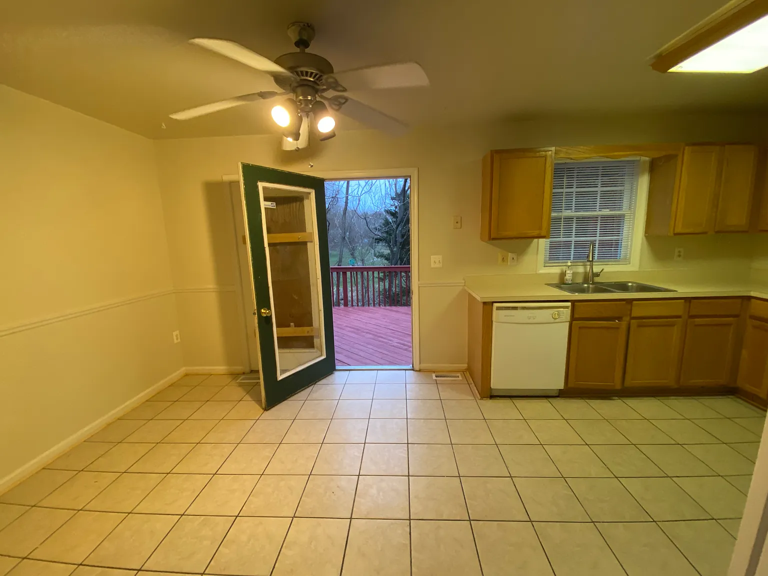 4 bed, 2.5 bath, 1556 sqft, $2,650 — Photo 4