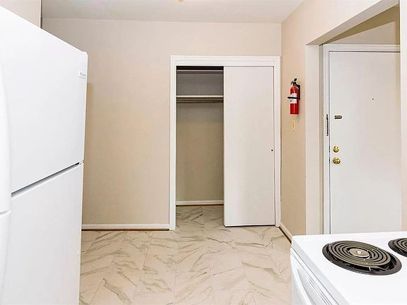 5th image of 1118 Cooper Dr #3