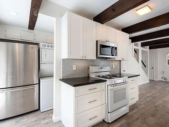4th image of 4040 Grand View Blvd Unit 15