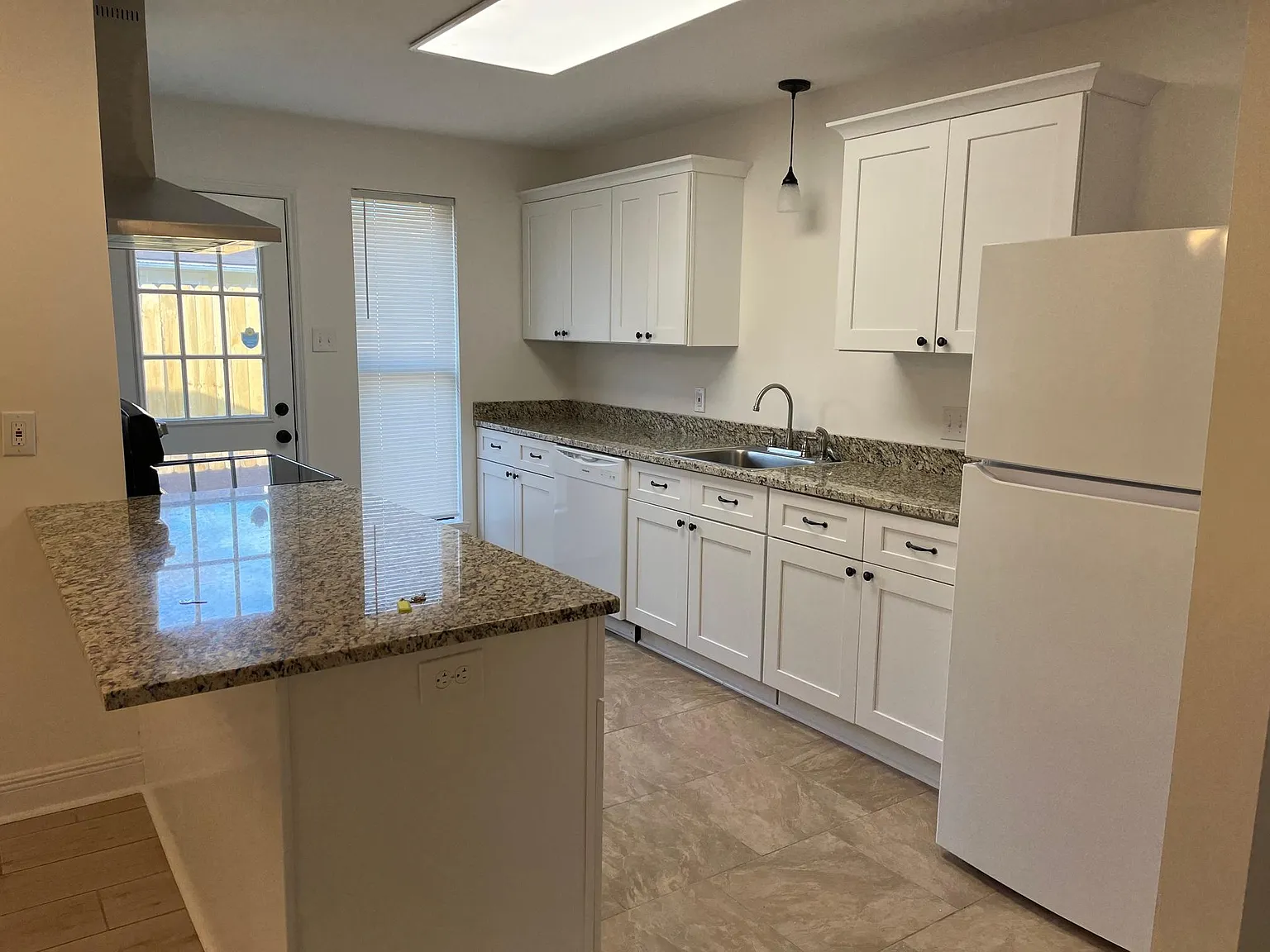 3 bed, 1420 sqft, $1,800 — Photo 3
