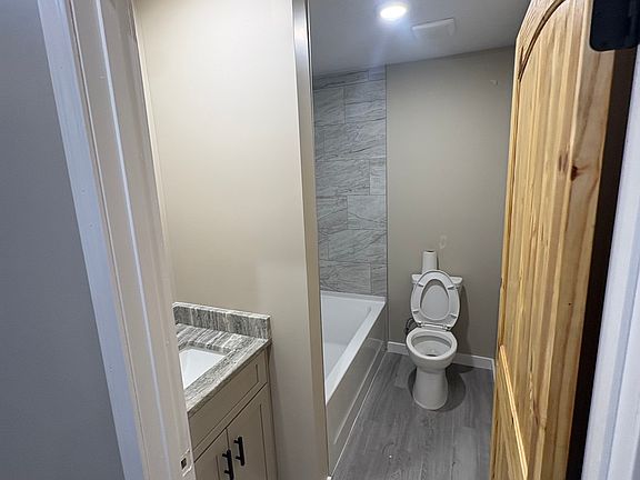 4th image of 37390 W 5th St #1