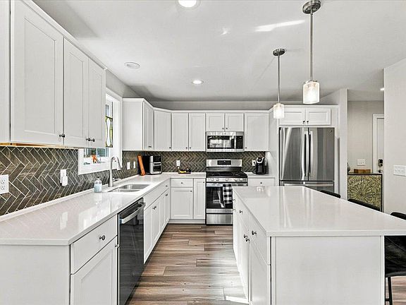 4th image of 834 Harbor View Drive