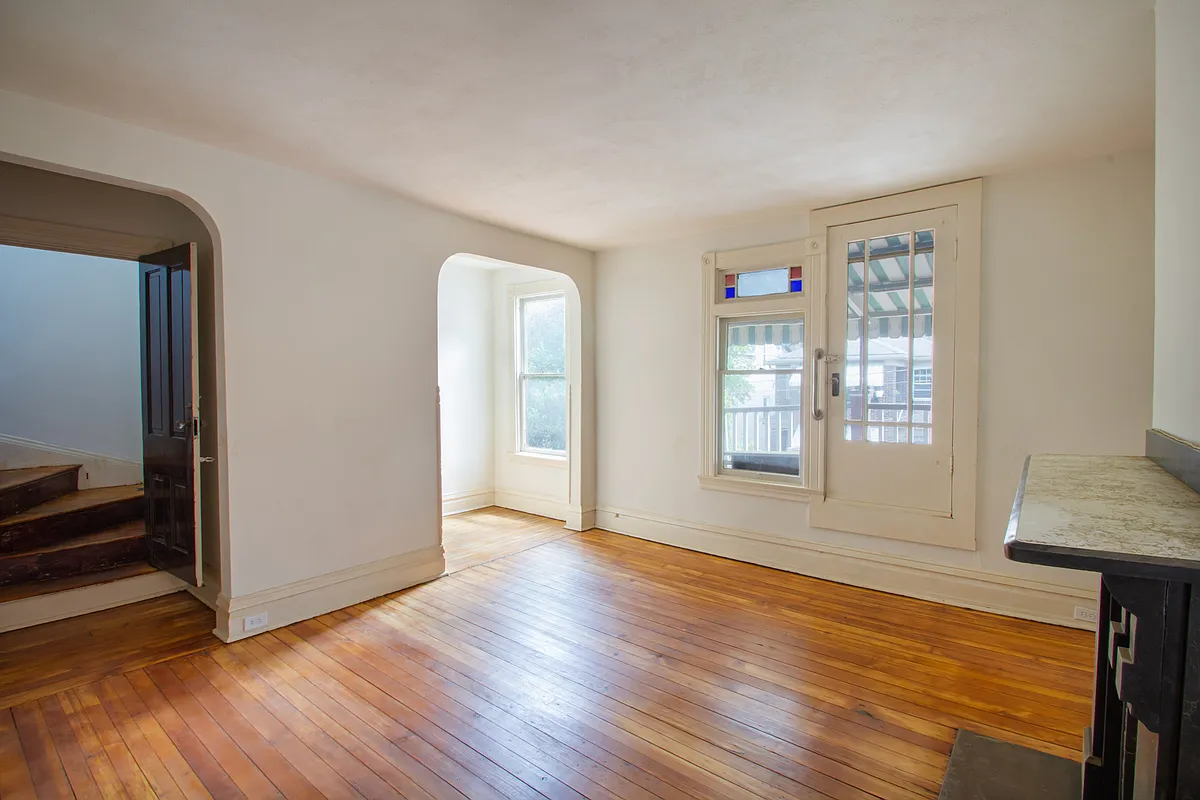 Building Photo - 707 Pitt St #2