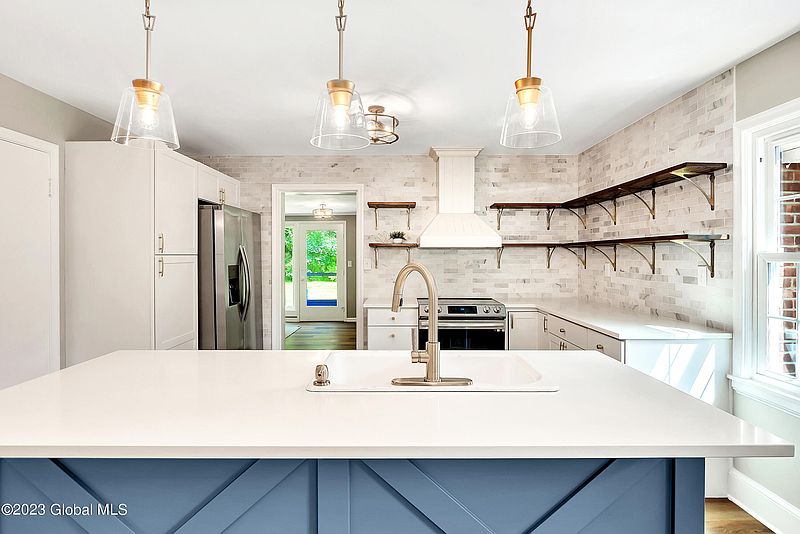 5th image of 1578 Valencia Road