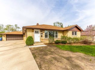 1114 Hewitt Dr, Des Plaines, IL 60016