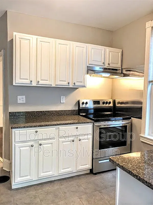3 bed, 1.0 bath, 1259 sqft, $1,325 — Photo 3