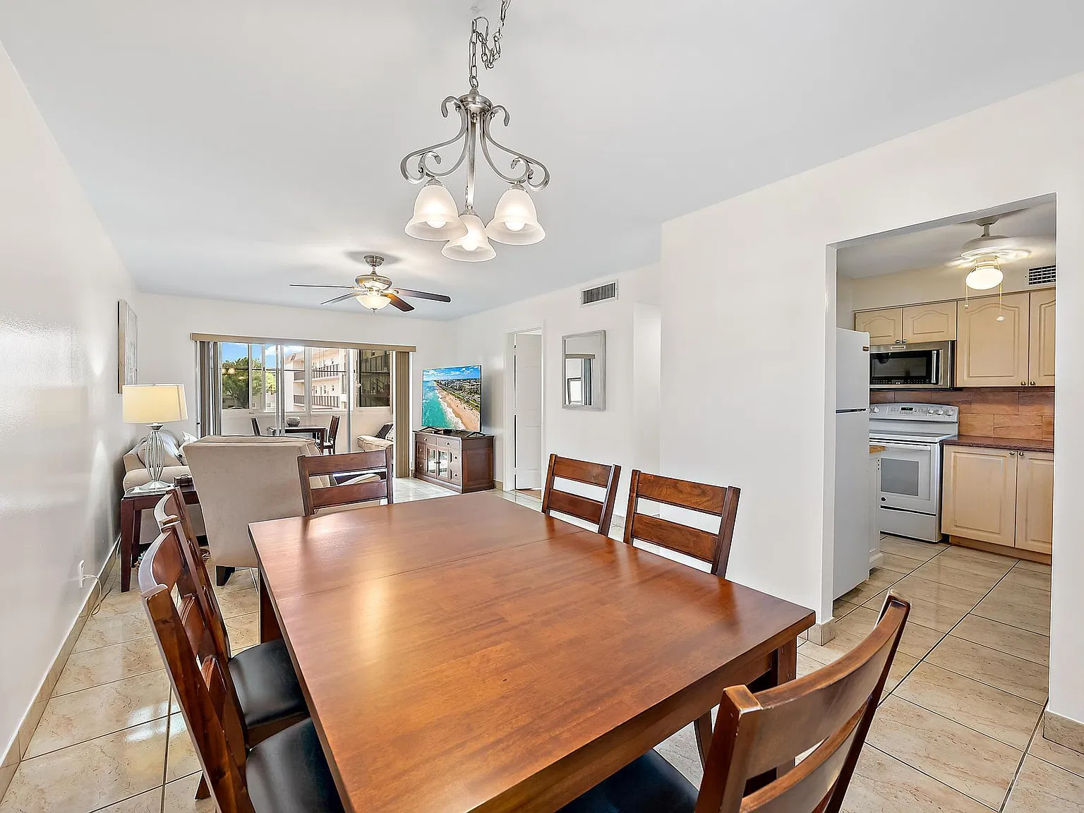 1 bed, 1.5 bath, 901 sqft, $1,760 — Photo 4