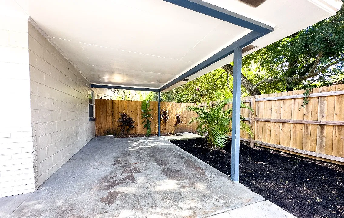 3 bed, 1250 sqft, $1,900 — Photo 2