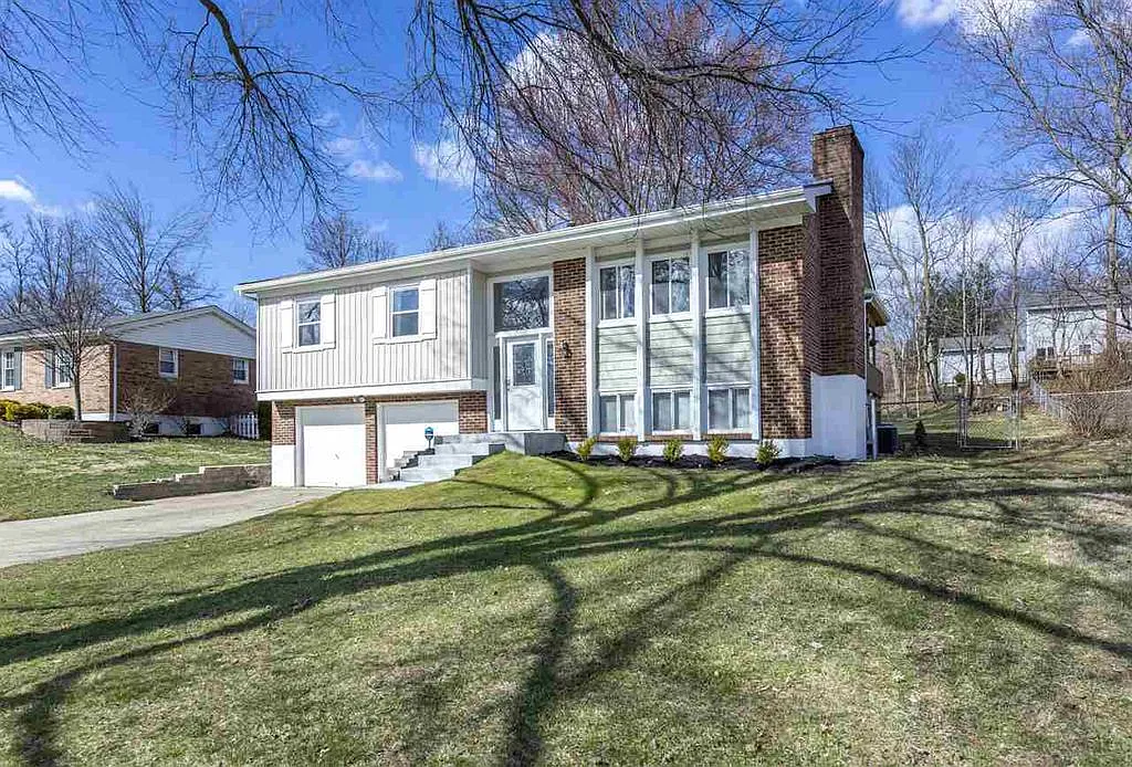 1071 Clubhouse Dr photo 1