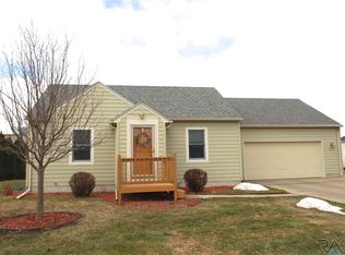 3080 N Presentation Ct, Sioux Falls, SD 57104