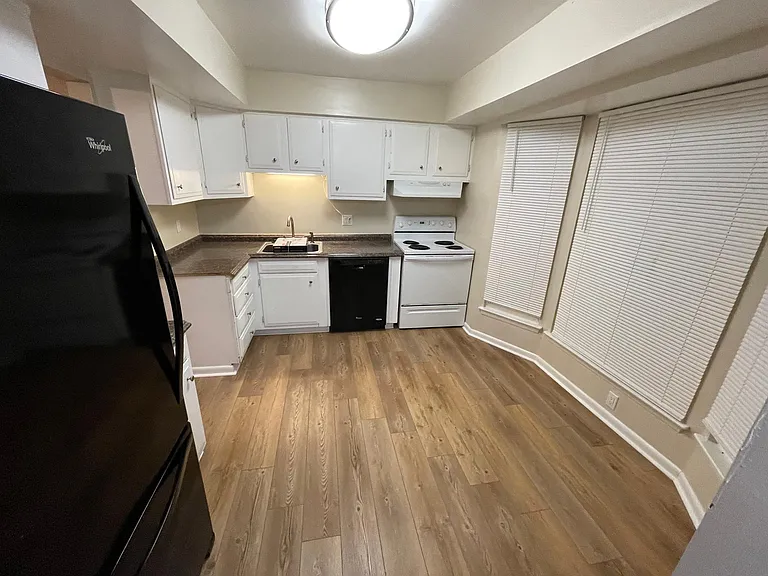 248 N Palmyra Dr — Photo 1