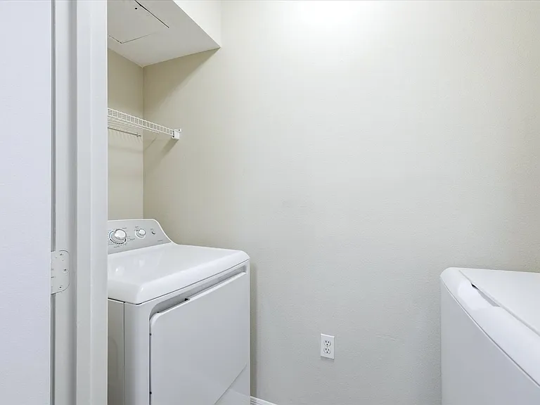 1015 Villagio Cir #202 — Photo 26