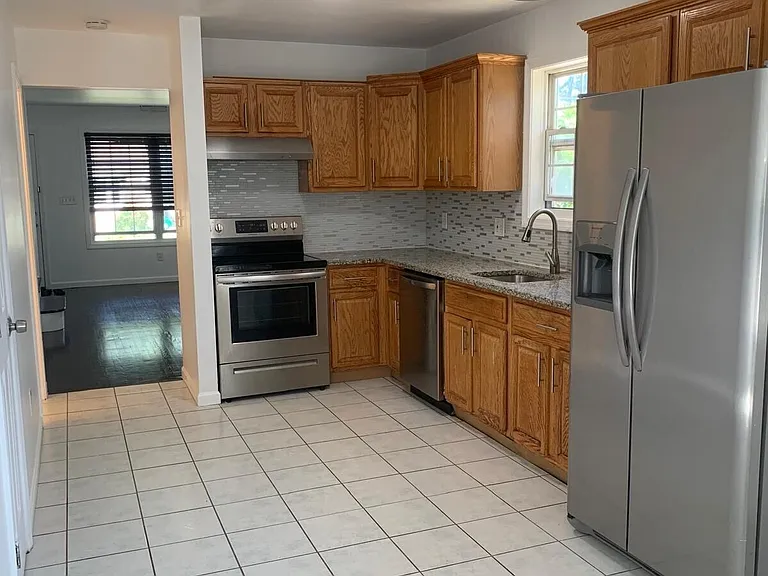 175 Harding Ave — Photo 5