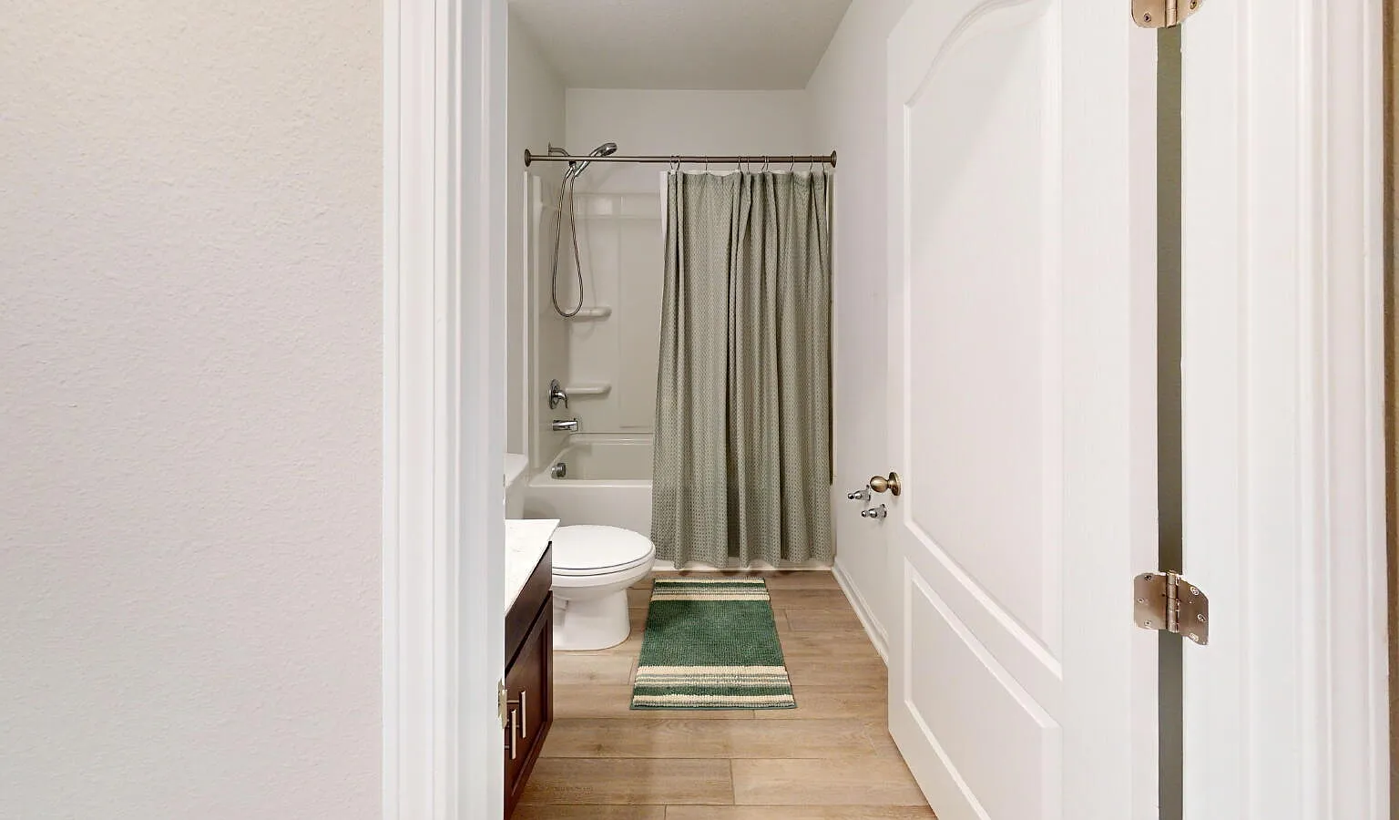 4 bed, 2.0 bath, $2,300 — Photo 4