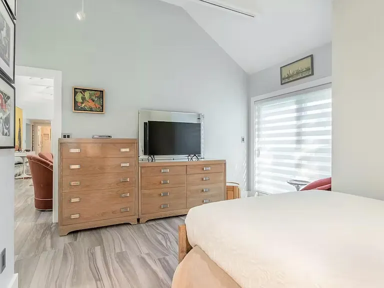 629 Elizabeth St — Photo 6
