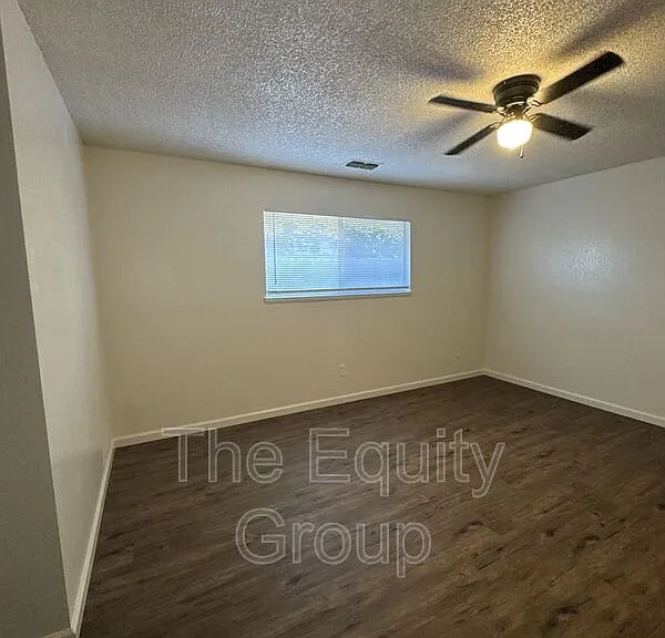 148 S Peppertree St — Photo 19
