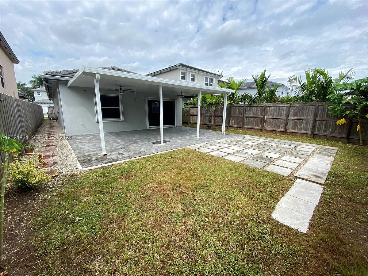 Building Photo - 273 SE 31st Ave