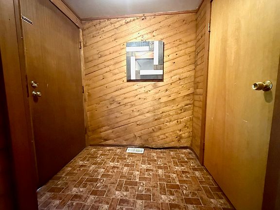 3rd image of 1089 Aztec Rd