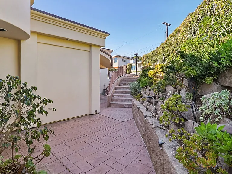 1177 Avenida Amantea — Photo 30