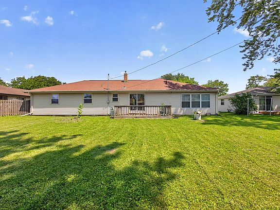 2nd image of 1688 Lilac Ln