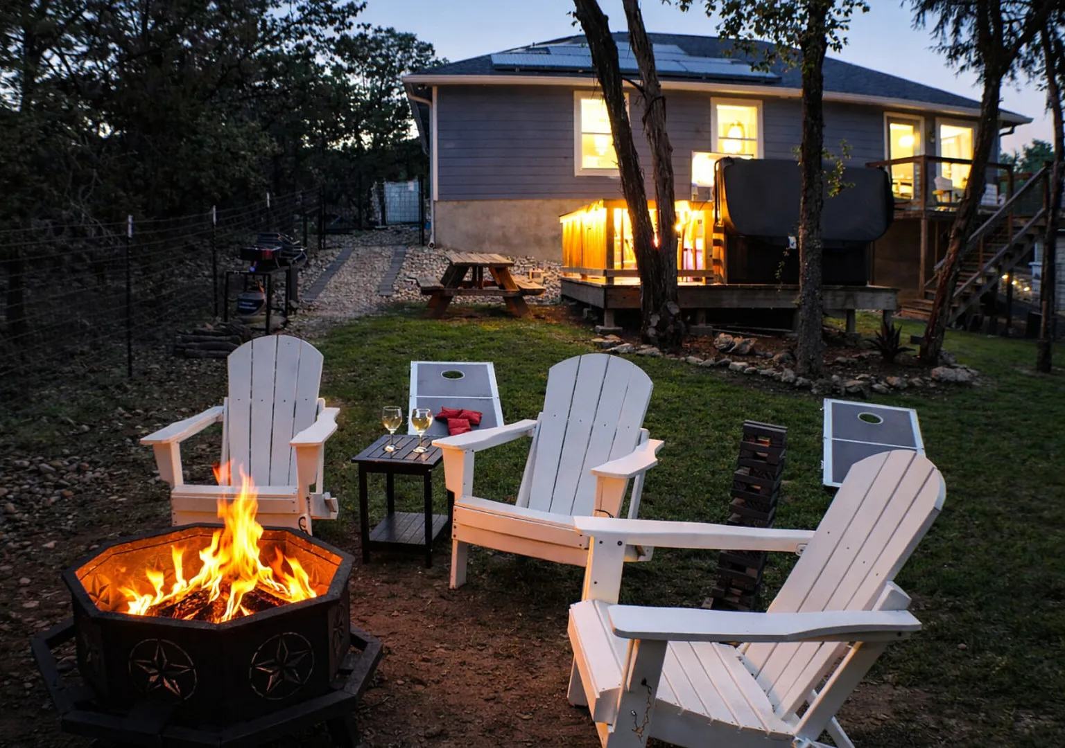 Neon Vibes Outdoor TV Hot Tub Arcade Room — Photo 2