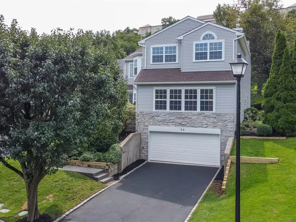 26 Hamlet Drive, Hauppauge, NY 11788